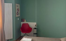 A1 - Kings Big Room - Warsaw City Haven - Shared Bathrooms - Self Check-In